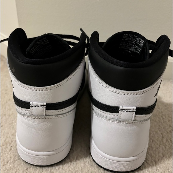 Air Jordan 1 Retro High OG "Black & White" - Picture 2 of 4